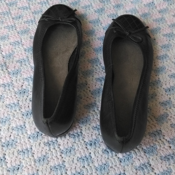 AEROSOLES Black Quilted Flats with Bow - Picture 3 of 4